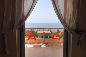 هتل Dhori House Dhermi