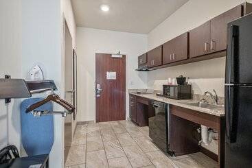 Cobblestone Hotel & Suites   Austin