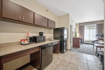 Cobblestone Hotel & Suites   Austin