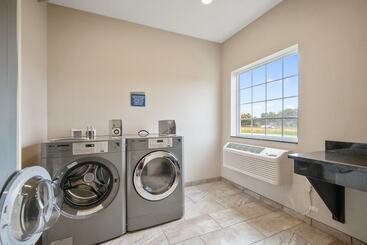 Cobblestone Hotel & Suites   Austin