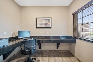 Cobblestone Hotel & Suites   Austin