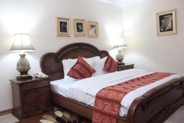 هتل Franklin  And Suites