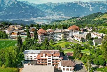 هتل Villars Lodge