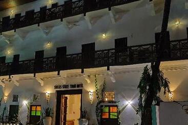 تختخواب و صبحانه Smiles Stone Town