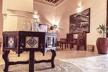 تختخواب و صبحانه Smiles Stone Town