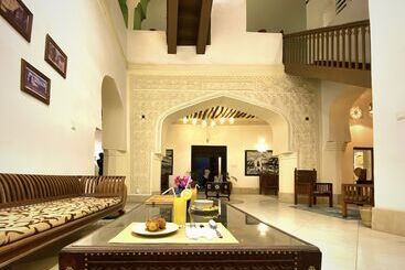 تختخواب و صبحانه Smiles Stone Town