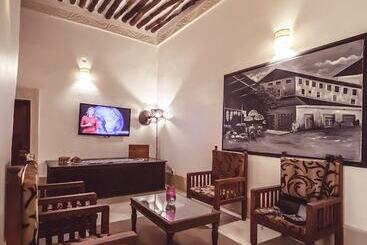 تختخواب و صبحانه Smiles Stone Town