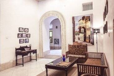 تختخواب و صبحانه Smiles Stone Town