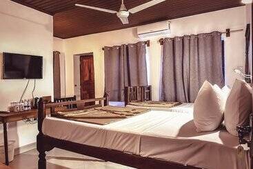 تختخواب و صبحانه Smiles Stone Town