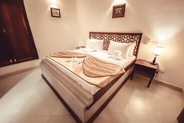 تختخواب و صبحانه Smiles Stone Town