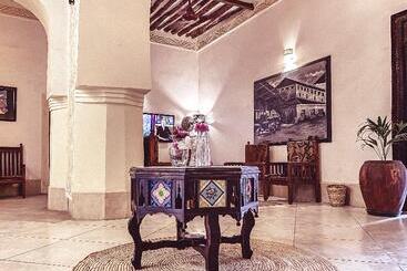 تختخواب و صبحانه Smiles Stone Town