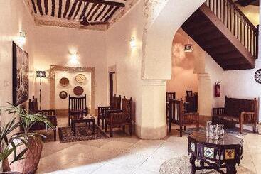 تختخواب و صبحانه Smiles Stone Town