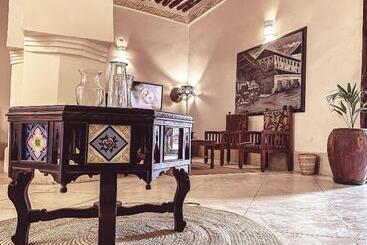 تختخواب و صبحانه Smiles Stone Town