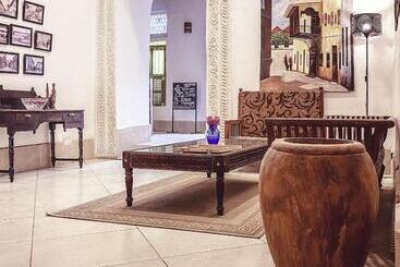 تختخواب و صبحانه Smiles Stone Town