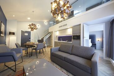 Roomzzz York City