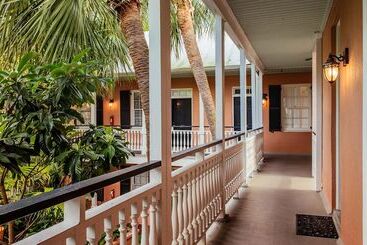 تختخواب و صبحانه Elliott House Inn