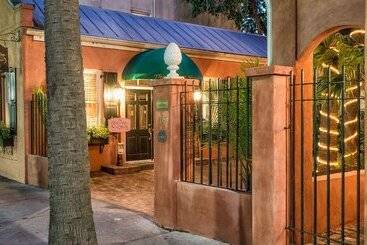 تختخواب و صبحانه Elliott House Inn