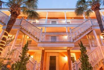 تختخواب و صبحانه Elliott House Inn