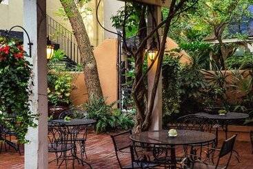 تختخواب و صبحانه Elliott House Inn