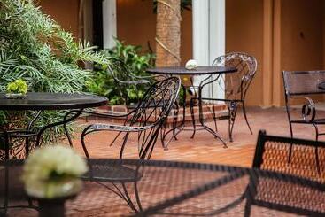 تختخواب و صبحانه Elliott House Inn