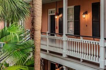 تختخواب و صبحانه Elliott House Inn