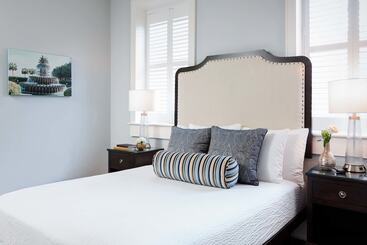تختخواب و صبحانه Elliott House Inn
