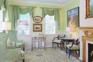 تختخواب و صبحانه Elliott House Inn