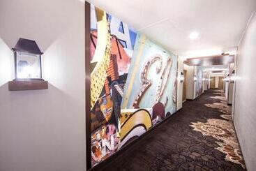 El Cortez Hotel And Casino   21 And Over