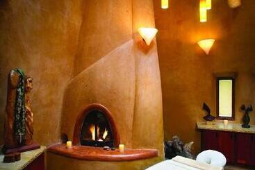El Monte Sagrado Resort & Spa