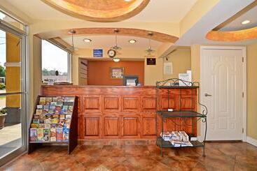 هتل Americas Best Value Inn Alexandria