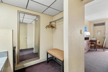 Отель Extended Stay Suites Cookeville   Tennessee Tech