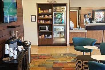 هتل Spark By Hilton Moline Quad Cities