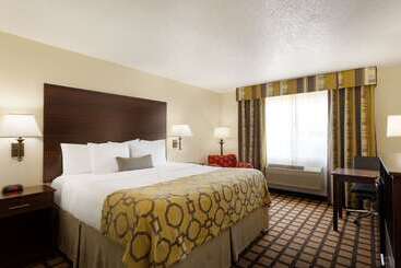 هتل Baymont By Wyndham Salina