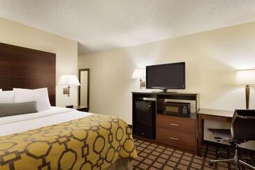 هتل Baymont By Wyndham Salina