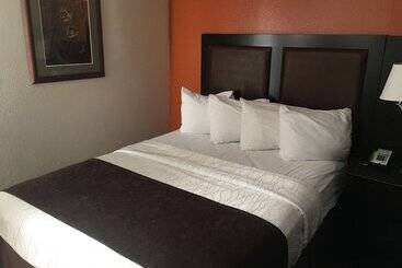 هتل Best Western Plus Lubbock Windsor Inn