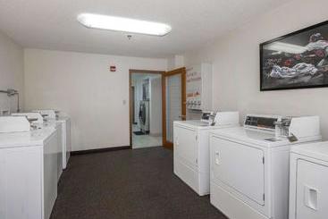 هتل Cedar Rapids Inn