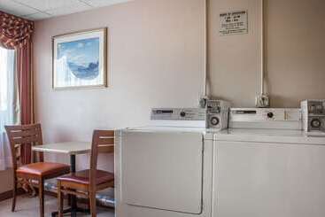 هتل Comfort Inn & Suites Near Kino Sports Complex