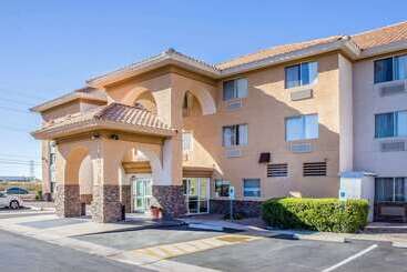 هتل Comfort Inn & Suites Near Kino Sports Complex