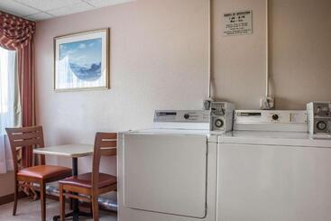 هتل Comfort Inn & Suites Near Kino Sports Complex