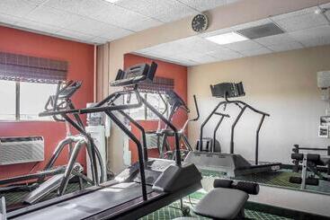 هتل Comfort Inn & Suites Near Kino Sports Complex