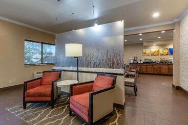 هتل Comfort Inn & Suites Waterloo  Cedar Falls