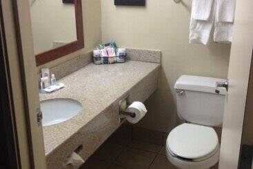 هتل Comfort Inn & Suites Waterloo  Cedar Falls