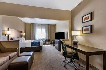 هتل Comfort Inn & Suites Waterloo  Cedar Falls