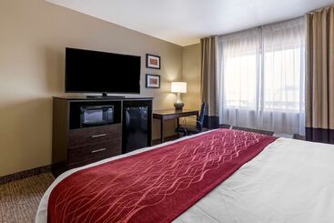 هتل Comfort Inn & Suites Waterloo Cedar Falls