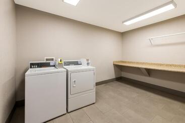هتل Country Inn & Suites By Radisson, Wichita East, Ks