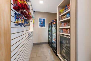 هتل Country Inn & Suites By Radisson, Wichita East, Ks