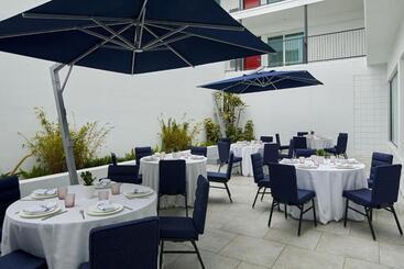 هتل Courtyard By Marriott Santa Barbara Downtown