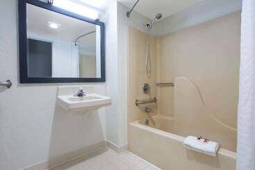 هتل Days Inn By Wyndham Absecon Atlantic City Area