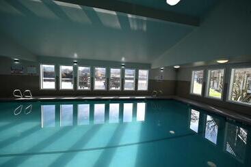 هتل Edgewater Inn And Suites