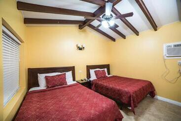 هتل El Patio Inn   Near Universal Studios Hollywood